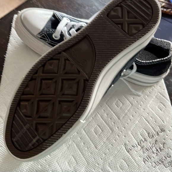 Converse Chuck Taylor Low Top Sneakers - Picture 5 of 6